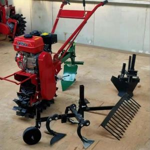 Motoculteur multifonctionnel rouge avec moteur diesel refroidi par air, charrue à retourner, semoir et motoculteur à soc, version à courroie, moteur principal - Product Image 1