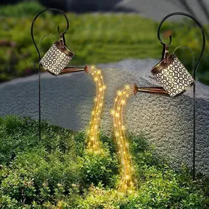 Lampu Taman Tenaga Surya Lentera Surya Luar Ruangan Penyiraman Kaleng dengan Kait Gembala untuk Teras Halaman Dekorasi Rumput LED Hangat