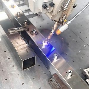 Machine de soudage au laser à fibre pour acier inoxydable, pistolet 2000W pour l'industrie du refroidissement liquide des serveurs - Product Image 5