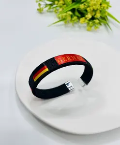 Coupe 2026 Canada, États-Unis. Bracelets tissés avec drapeaux nationaux des 32 pays participants. Fans de football. - Product Image 4