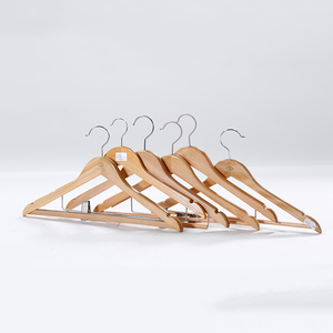 Cintre en bois PE minimaliste pour vêtements, costumes et robes, idéal pour hôtels de luxe, camping et chambres à coucher – Collection Linen Pro - Product Image 6