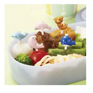 Vendita calda giapponese 3D fruit fork panda dolphin car cartoon doll plastica fruit pick bento food picks forchetta per alimenti per bambini