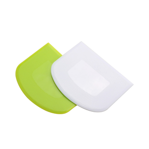 Hot Selling Novelty Baking Pastry Tool Cake Cream Scraper Plastic Dough Scraper