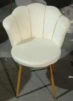 Chaise de salle à manger de luxe en métal au design pétale, avec dossier rembourré en éponge