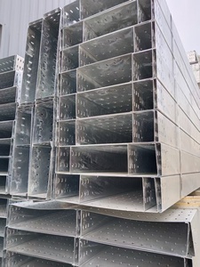 Bandeja portacables perforada galvanizada, canal perforado para cableado en salas informáticas y fábricas - Product Image 6