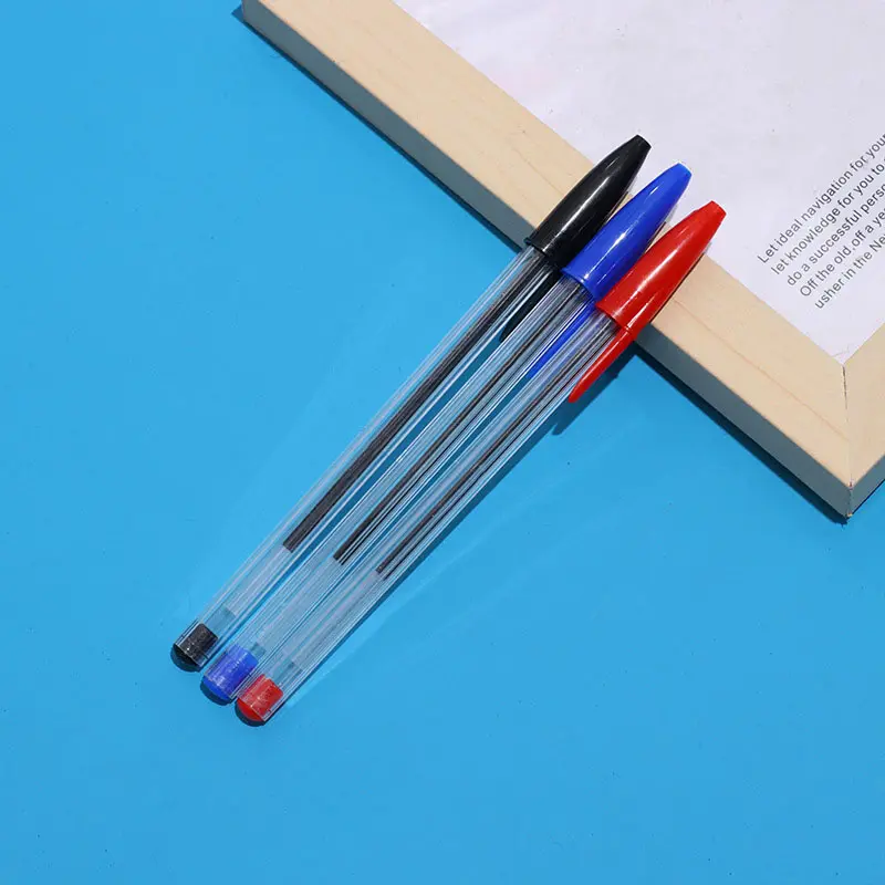 Vente en gros de stylo à bille en stock Papeterie de bureau 1.0 Stylo à bille simple en plastique pour étudiant