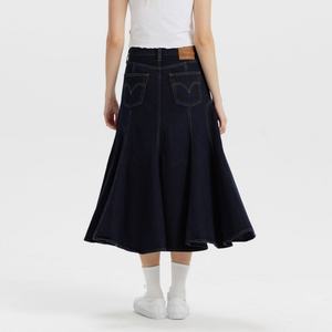 Jupe en jean personnalisée 100 % coton, haute qualité, vintage, noire, foncée, plissée, taille haute, longueur midi pour femme - Product Image 5