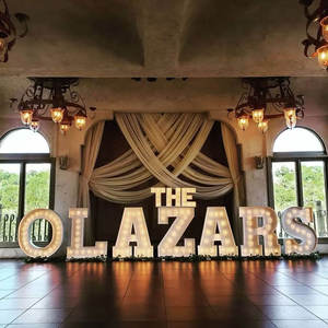 Letras Modernas con Luces LED - Letreros con Bombillas Contemporáneas para Decoración de Tiendas Minoristas - Product Image 1