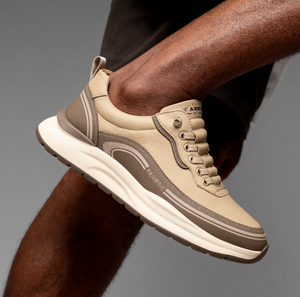 Nouvelles baskets blanches tendance pour hommes – Chaussures décontractées légères à semelle souple, style mocassins à lacets, doublure en maille, idéales pour la marche estivale en extérieur - Product Image 1