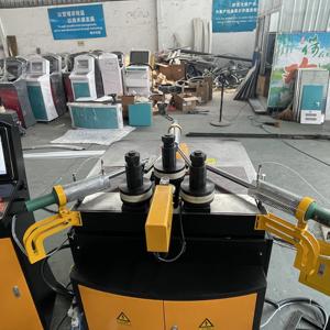 เครื่องดัดม้วน CNC แบบให้ความร้อน 20 ตัน ระบบเซอร์โวคู่ สำหรับขึ้น<span class=keywords><strong>รูป</strong></span>โปรไฟล์อะลูมิเนียม-พลาสติกคอมโพสิต ควบคุมความโค้งได้อย่างแม่นยำ - Product Image 4