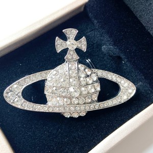 Broche Luxuoso Planeta Saturno com Design de Cruz, Acessório Elegante de Moda para Mulheres - Product Image 2