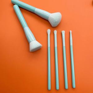 Ensemble de 6 pinceaux de maquillage en poils synthétiques avec manche en bois, pinceau plat et pinceau éventail pour le visage, les yeux, le correcteur, le fond de teint et l'application du rasoir - Product Image 2