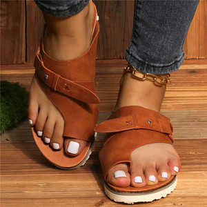 Nouvelles ventes de tongs d'été à bout plat pour femmes de grande taille sandales de plage semelle intérieure <span class=keywords><strong>en</strong></span> PU souple et antidérapante à l'extérieur à porter - Product Image 4