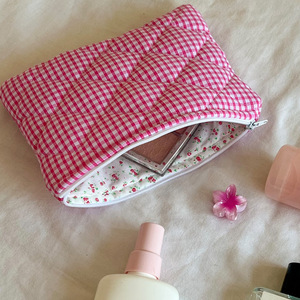 Cross-border large capacity cosmetic <b>bag</b>, fresh and portable travel cosmetic and skincare product storage <b>bag</b>, quilted flat - Product Image 1