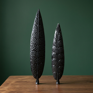 Decoración de Pared Moderna con Hojas de Resina, Arte Floral Grabado en Negro, Forma Irregular, Hecho a Mano - Product Image 3