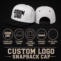 OEM ODM Snapback Cap met opvallende borduring, wit/zwart, platte klep, 6 panelen, katoen, verstelbaar, kleine minimale bestelhoeveelheid, Barudan, DDP, snelle verzending