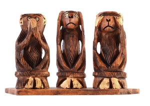 Sculpture artisanale en bois des Trois Singes Sages, décoration traditionnelle sculptée pour la maison, ornement de table d'intérieur, pièce d'art pour le salon - Product Image 4