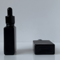 Grande quantité en stock, flacon d'huile essentielle en verre rectangulaire mat noir de 30 ml et 50 ml, flacons compte-gouttes de 1 oz