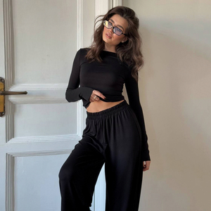 Bộ đồ mặc nhà nữ thu đông 2025 chất liệu ấm áp, màu trơn, áo thun dài tay kèm quần rộng, bán buôn - Product Image 3