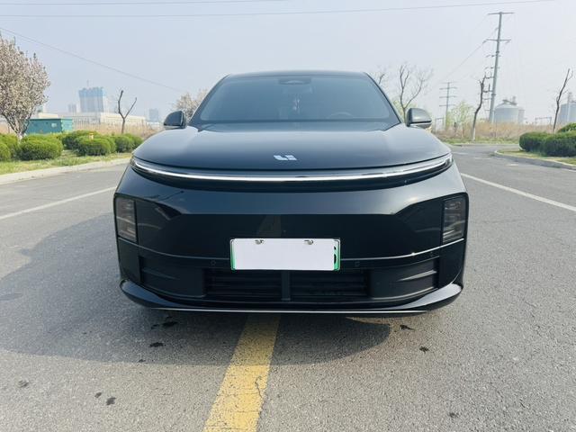 USED LI AUTO L6 2024 PRO EDITION REEV 1390KM RANGE 5 DOOR 5 SEATS REEV 1390KM SUV LIXIANG L6 for FAMILY BLACK on ORANGE