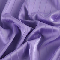 Tissu tissé à rayures verticales 145GSM Satin d'imitation d'acide acétique respirant à la mode pour les costumes et jupes de mariage des filles