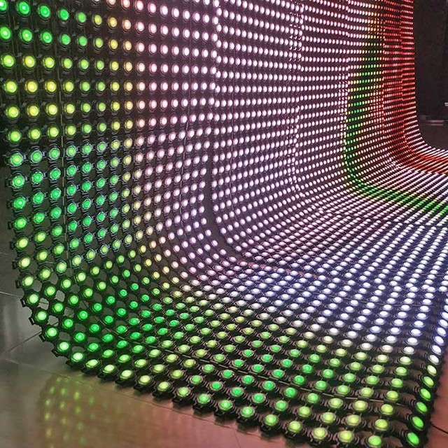 P31.25 LED Mesh Curtain Screen | Hot Seller Soft Mesh Curved LED Pixel Display for Media Facades Shopping Mall Retail Store