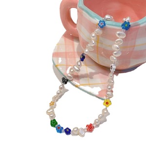 Collier à fleurs mignonnes avec perles imitation et breloques en résine pour un usage quotidien féminin - Product Image 2