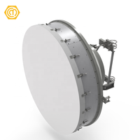 Antenne parabolique micro-ondes tri-bande à alimentation commontée 5.925-11.7GHz pour économiser l'espace de la tour dans les applications de liaison sans fil micro-ondes PtP, Classe 3 ETSI