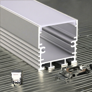 Profil de dissipateur thermique en aluminium avec accessoires pour applications de refroidissement - Product Image 1
