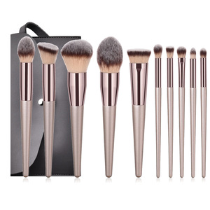 Juego de Brochas de Maquillaje Profesionales Champange con Logotipo Personalizado, Brochas Veganas de Pelo Sintético de Seda de Lujo con Estuche - Product Image 4