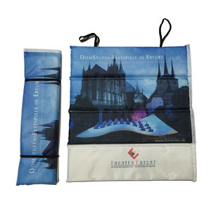 Coussin de siège pliable <span class=keywords><strong>en</strong></span> polyester personnalisé avec impression intégrale pour stade extérieur, promotionnel, avec logo d'entreprise pour cadeaux d'entreprise - Product Image 1