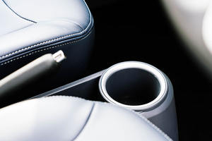 รถยนต์ไฟฟ้าสำหรับผู้ใหญ่คุณภาพสูง พวงมาลัยขวา/ซ้าย รถมินิอีวีจากจีน ระยะทางวิ่งไกล 210 กม. ยานยนต์พลังงานใหม่ - Product Image 4