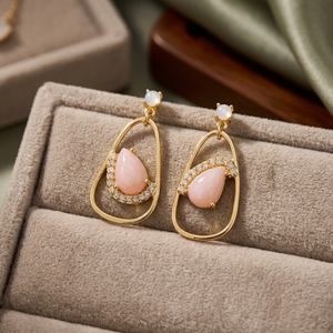 Pendientes Huggie S925 Chapados en Oro de 18K con Piedra Lunar Blanca Natural, Ópalo Rosa y Circonita Cúbica, Personalizables para Venta al por Menor, OEM, ODM, Regalo - Product Image 3