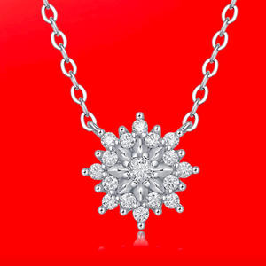 สร้อยคอจี้รูปดอกทานตะวันประดับมอยส์ซาไนต์ชุบแพลตตินั่ม เงินแท้ S925 - เครื่องประดับสำหรับงานหมั้น งานแต่งงาน และงานปาร์ตี้สุดอินเทรนด์ - Product Image 4