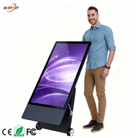 Señalización Digital LCD 4K UHD Móvil para Exteriores, 2500 Nits de Brillo, Grado Industrial, Ruedas con Bloqueo, Alimentación por Batería, Publicidad