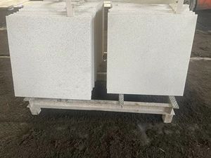 Adoquines <span class=keywords><strong>de</strong></span> piedra natural blanca <span class=keywords><strong>de</strong></span> <span class=keywords><strong>cristal</strong></span>, baldosas escalonadas <span class=keywords><strong>de</strong></span> arenisca martilladas con agua, adecuadas para proyectos <span class=keywords><strong>de</strong></span> jardín al aire libre - Product Image 4