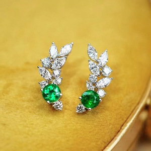 Orecchini a Perno con Fiore di Cristallo Verde per Donne, Accessori Vintage Floreali alla Moda per Uso Quotidiano - Product Image 1