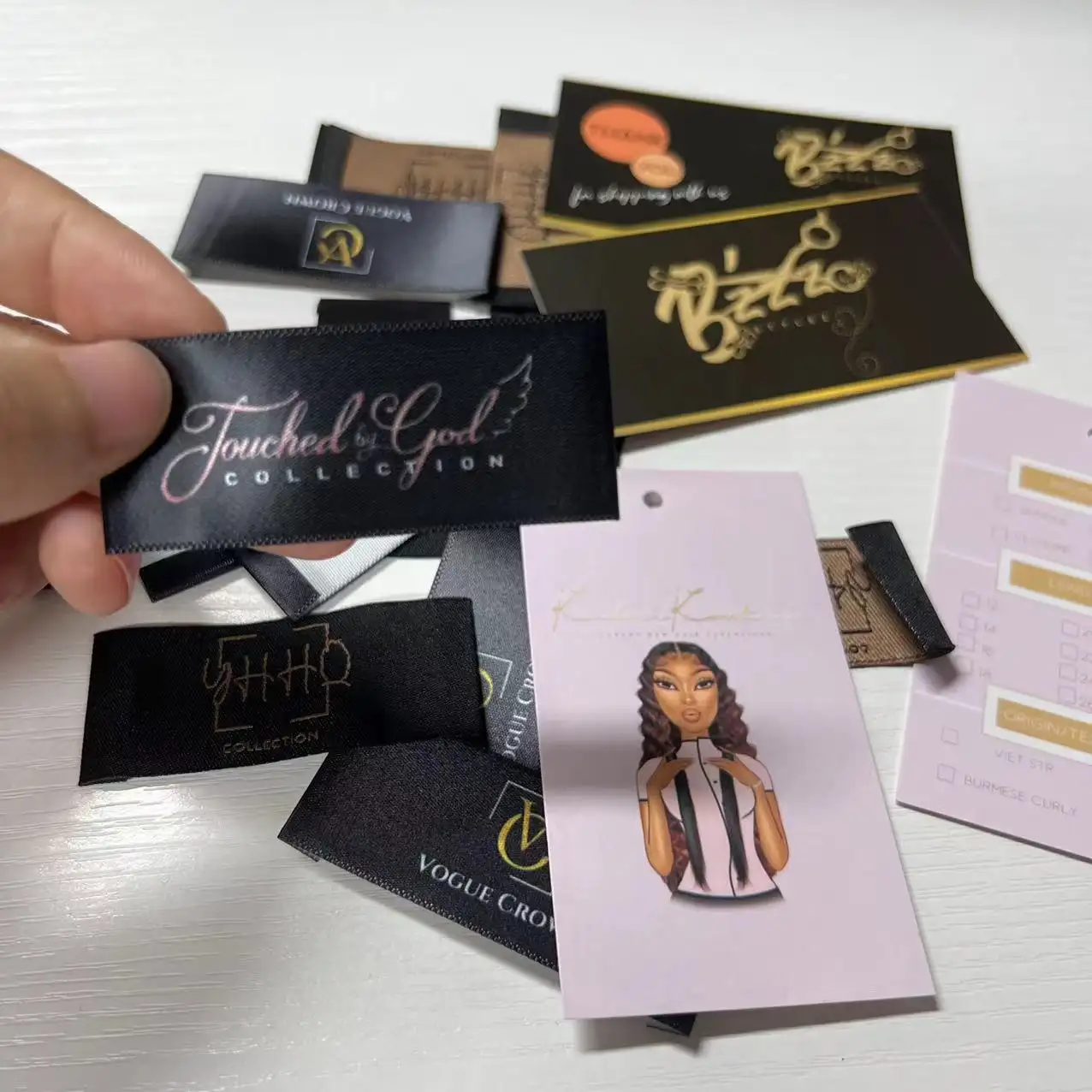 Etiqueta de extensão de cabelo com logotipo personalizado, pacote de papel de embalagem de extensão de cabelo com etiquetas e pendurar etiquetas com nome grátis