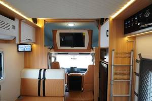 Autocaravana de Lujo con Batería de Gran Capacidad para Campamentos Transnacionales y Viajes Familiares por Carretera - Product Image 5