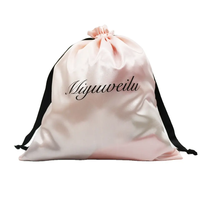 Sac à cordon en satin noir ultra doux pour extensions de cheveux, avec logo personnalisé imprimé, idéal pour emballer chaussures, maillots de bain, sacs à main, sac anti-poussière en satin de soie