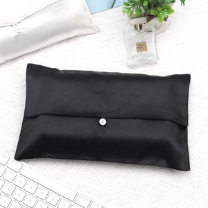 Bolsa de satén gruesa de lujo con logo personalizado impreso para ropa, extensiones de cabello, paquetes de pelucas, embalaje, bolsa guardapolvo de satén de seda mate blanca y negra - Product Image 5