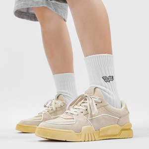 Baskets basses décontractées de haute qualité pour femmes, personnalisables en usine avec logo de marque, semelle intérieure en caoutchouc et maille, pour le printemps et l'hiver - Product Image 3