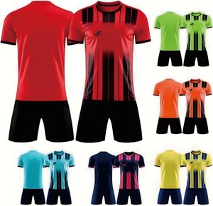 Maillot de football personnalisé et tenue de sport pour équipe, conception d'uniforme, tissu haute performance pour la saison de ligue - Product Image 1