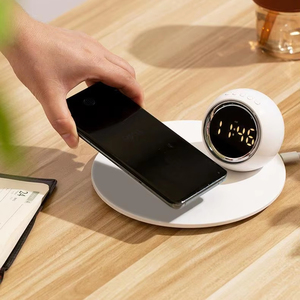 Ornements <span class=keywords><strong>d</strong></span>écoratifs pour la maison <span class=keywords><strong>Station</strong></span> de recharge sans fil 3 en 1 Horloge numérique de bureau Chargeur sans fil Réveil avec veilleuse - Product Image 3