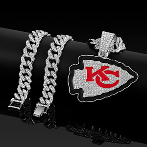 Collier chaîne cubaine plaqué or avec zircon, thème Championnat Kansas City Chiefs – Le <span class=keywords><strong>meilleur</strong></span> cadeau pour les supporters des équipes de la <span class=keywords><strong>NFL</strong></span> - Product Image 4