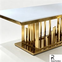 Table de mariage rectangulaire moderne en acier inoxydable doré avec plateau blanc et base à rayures verticales pour banquets, événements et réceptions