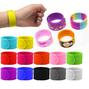 ขายส่งคุณภาพสูงโลโก้ที่กําหนดเอง 3D PVC สแน็ปสายรัดข้อมือไม้บรรทัดclapสร้อยข้อมือซิลิโคนตบสายรัดข้อมือตบสร้อยข้อมือ - Product Image 6