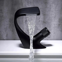 Robinet de lavabo de salle de bain en laiton à cascade à poignée unique noir à 1 trou avec cartouche en céramique pour une utilisation en chambre