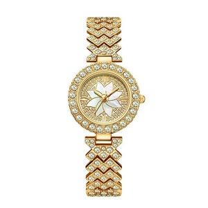 Coffret cadeau de montre pour femme avec incrustation de diamants, ensemble de montres à quartz luxueux et polyvalent, directement vendu par les fabricants - Product Image 5