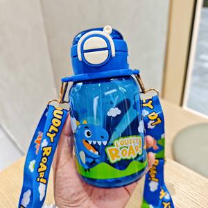 Bouteille d'eau en plastique pour enfants de 600 ml avec sangle, motifs dinosaure, baleine, <span class=keywords><strong>licorne</strong></span>, capybara, pour jus et lait - Product Image 5